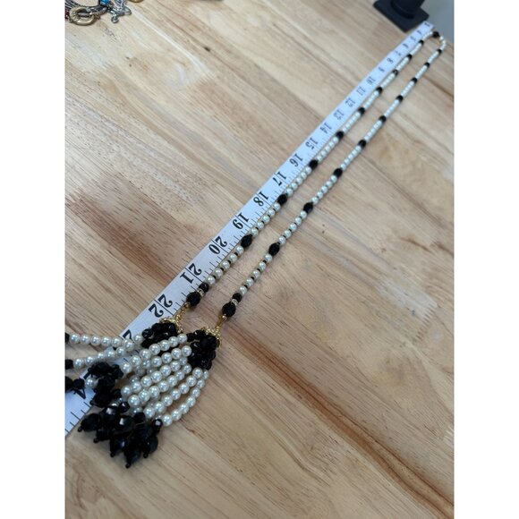 Vintage-Inspired Black & White Beaded Tassel Necklace lariat, sautoir, victorian - Picture 5 of 9